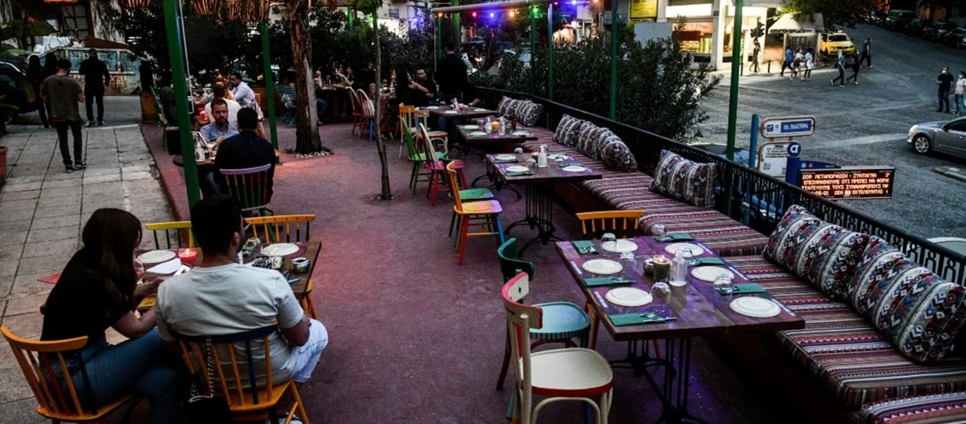 Πολίτες, επιχειρηματίες και επιστήμονες κατά κυβέρνησης για τον διαχωρισμό πολιτών: «Γκετοποιούν την κοινωνία»